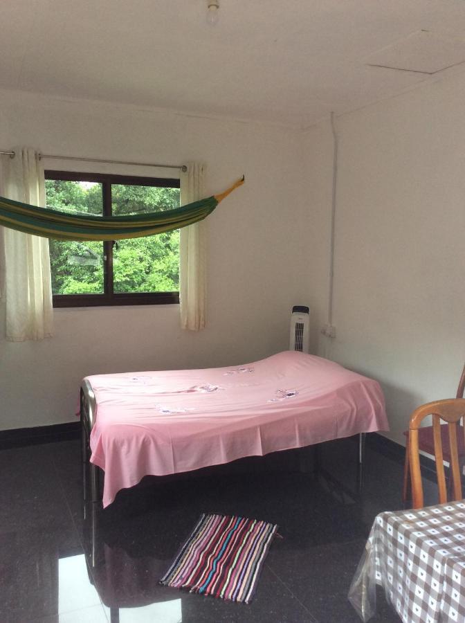 Papayas Self Catering Room Виктория Экстерьер фото
