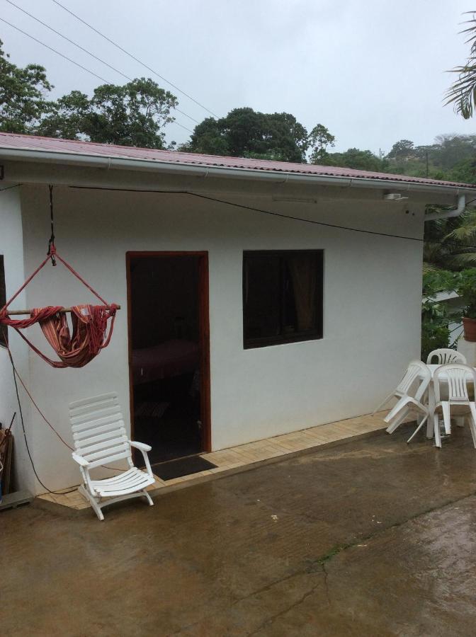 Papayas Self Catering Room Виктория Экстерьер фото