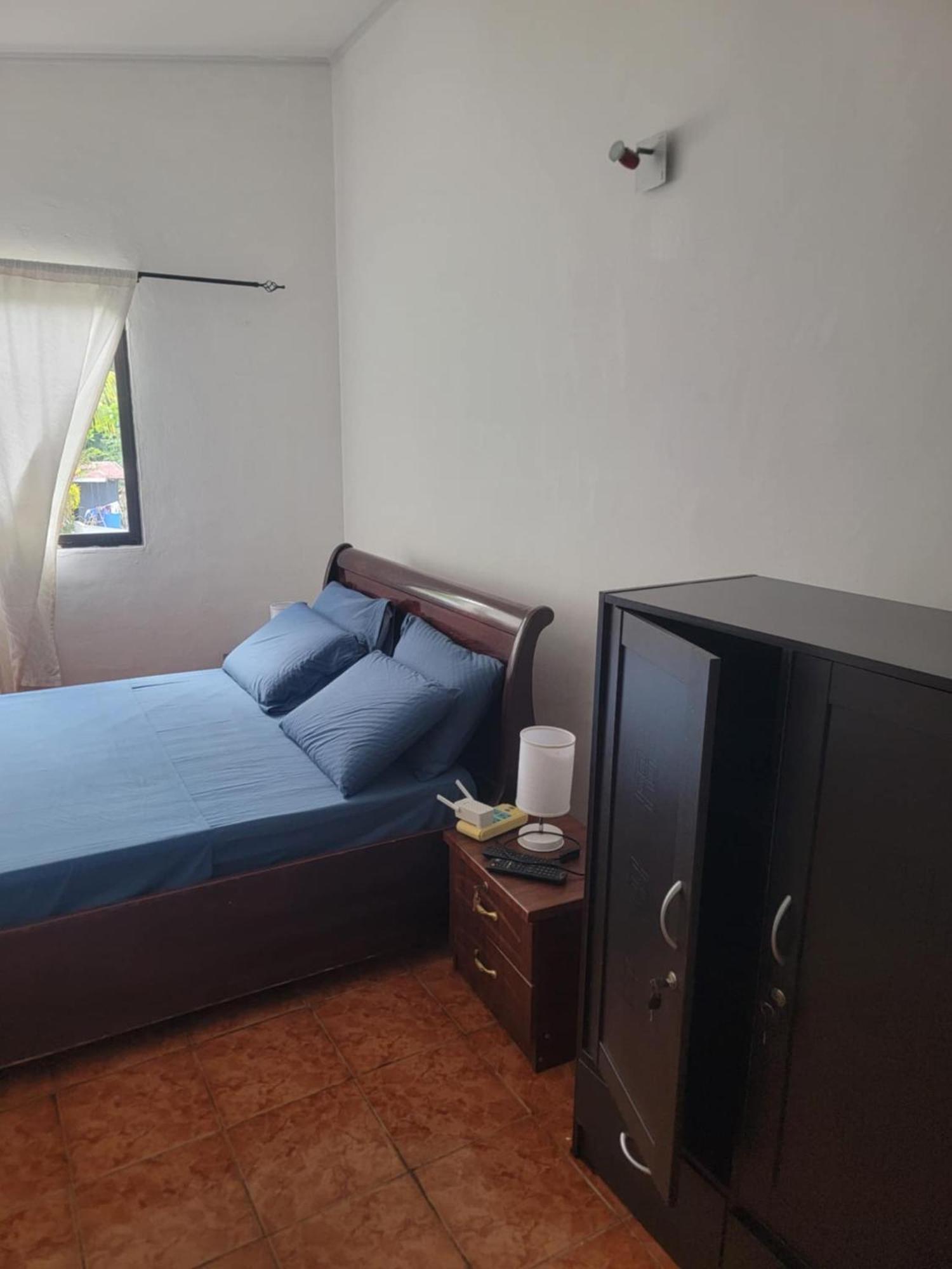 Papayas Self Catering Room Виктория Экстерьер фото